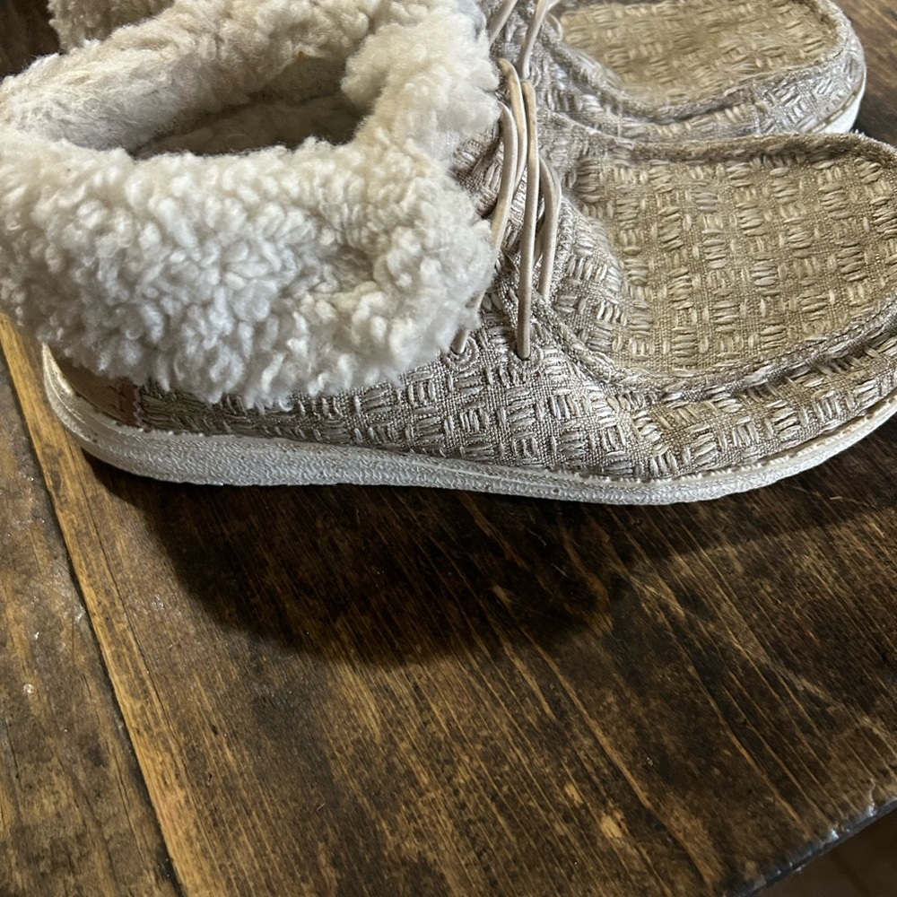 Hey Dude Youth Girls Size YT2 Wendy Fold Youth Stitch Cozy Slip On Shoes Tan‎